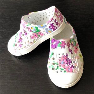 Native baby shoe size 4- floral print